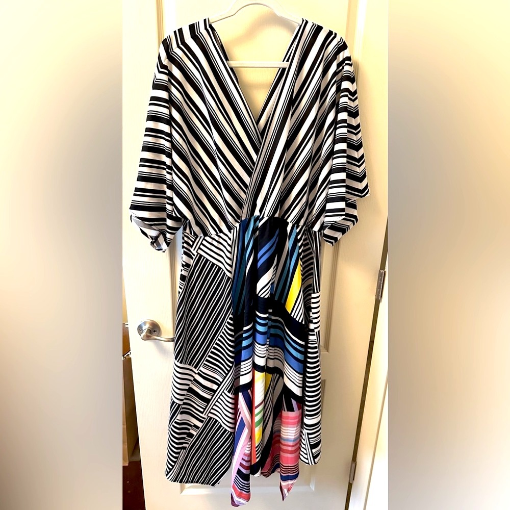 ELOQUII Size 16 Black and White Graphic Dolman Sleeve Dress with Color Insert